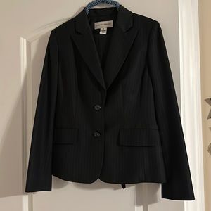 Women’s Jones New York suit